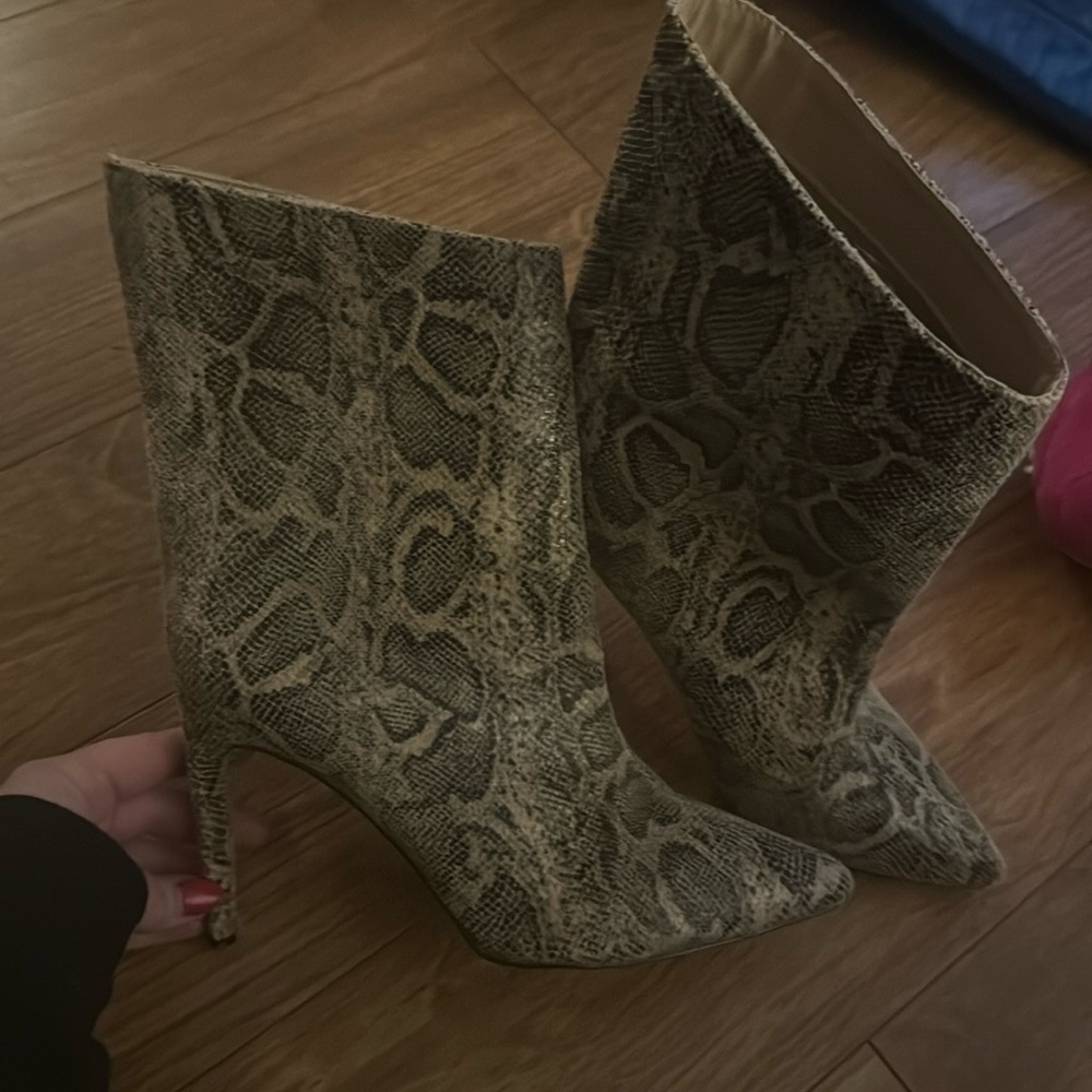 Size 6 snake skin leather heels
